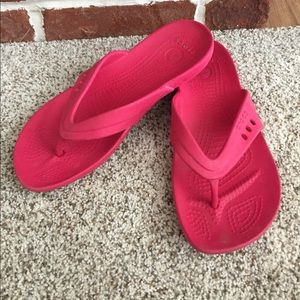 🌷 3/$20 hot pink croc flops🌷